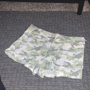 $1! Charlotte russe camo shorts small